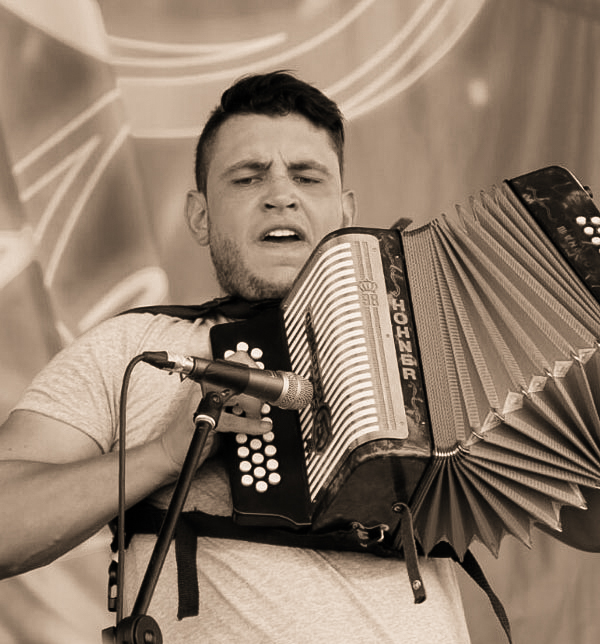 Una señora Patillalera formó en el Valle una gritería