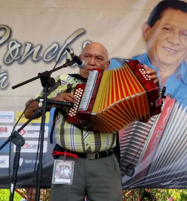 Recuerdos de Juancho Rois que adornan los 25 años de su partida
