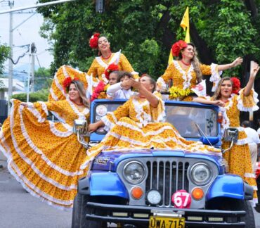 El Desfile de Jeep Willys Parranderos se convirtió en un encuentro rodante lleno de alegría y música