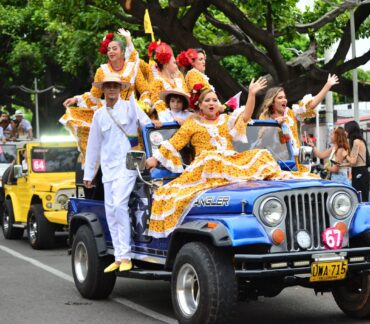 Vuelve el desfile de Jeep Willys Parranderos con su carga de música y alegría rodante