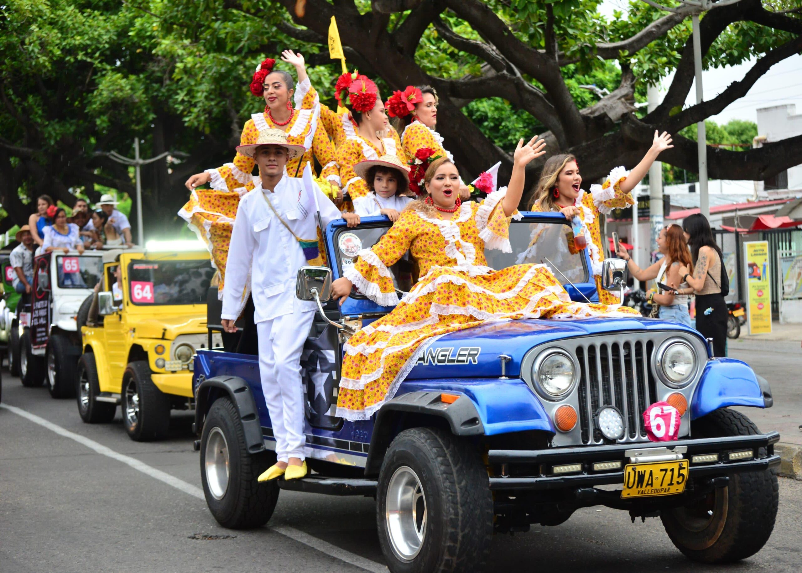 Vuelve el desfile de Jeep Willys Parranderos con su carga de música y alegría rodante